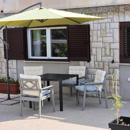 Apartments Marzic Pag Town Buitenkant foto