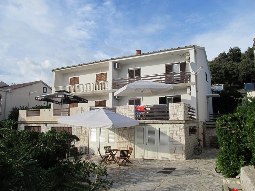 Apartments Marzic Pag Town Buitenkant foto